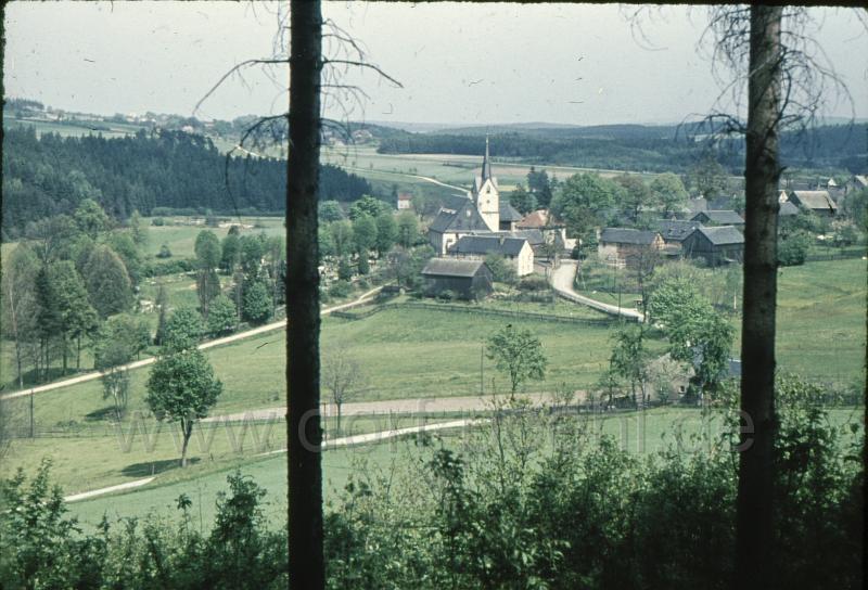 neu1 (13).jpg - Altensalz mit Strasse Richtung Pöhl